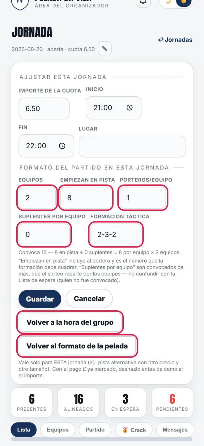 Más abajo viene el formato: nº de equipos, cuántos empiezan en el campo, porteros, suplentes por equipo y la alineación. Los dos botones de <b>volver</b> deshacen el ajuste.